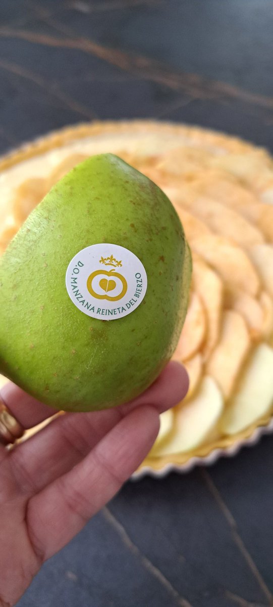 Segunda vez que la uso para la #tartademanzana ... y confirmo que esta  reineta es un espectáculo <a href="/FrutasdelBierzo/">Frutas del Bierzo</a>