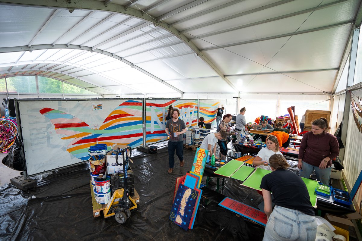 Oude spandoeken krijgen een tweede leven dankzij ons decorteam 🙌