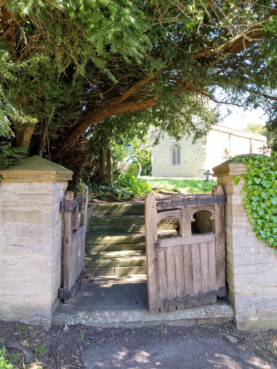 Old gates to #StMichaelAndAllAngelsFarndish in Spring #PhilOnaBike #WoodenWednesday #Thursgate