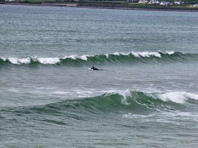 2 to 3ft reasonably clean waves waves with a gentle offshore breeze, 9knt SE. Air 12C, sea 10.9C, high tide 11:23, low tide 17:33 #SurfReportLahinch