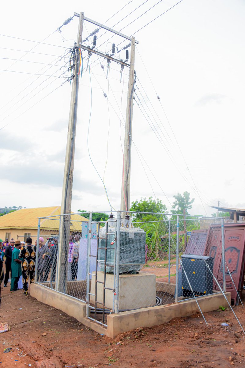 ADO EKITI | Tuesday 30th, 2024 I handed over two brand new transformers worth N30 million each for the use of residents of Aba Iya Medi along Ilawe Road, Ado Ekiti, comprising about three communities. This is part of the efforts of the Ekiti State Government to end over a decade