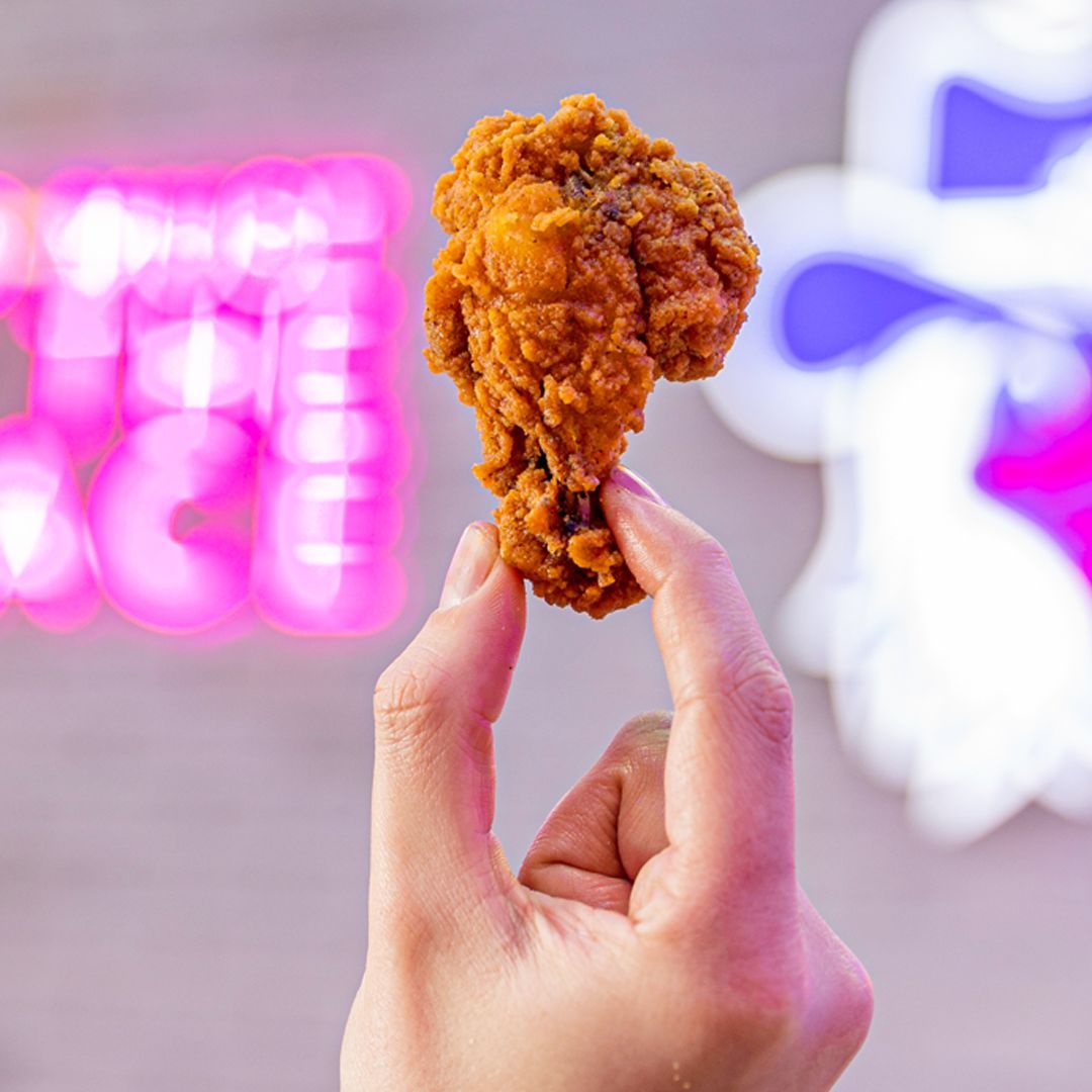 When spicy chicken wing cravings hit, there's only one answer: Dallas Chicken! 🍗

Visit your local Dallas, or order on JustEat, UberEats or Deliveroo. 

#DallasChicken #DallasChickenandPizza #HalalFoodie #HalalUK #Londonfoodie #londonfoodblogger #foodieuk #ukmeat