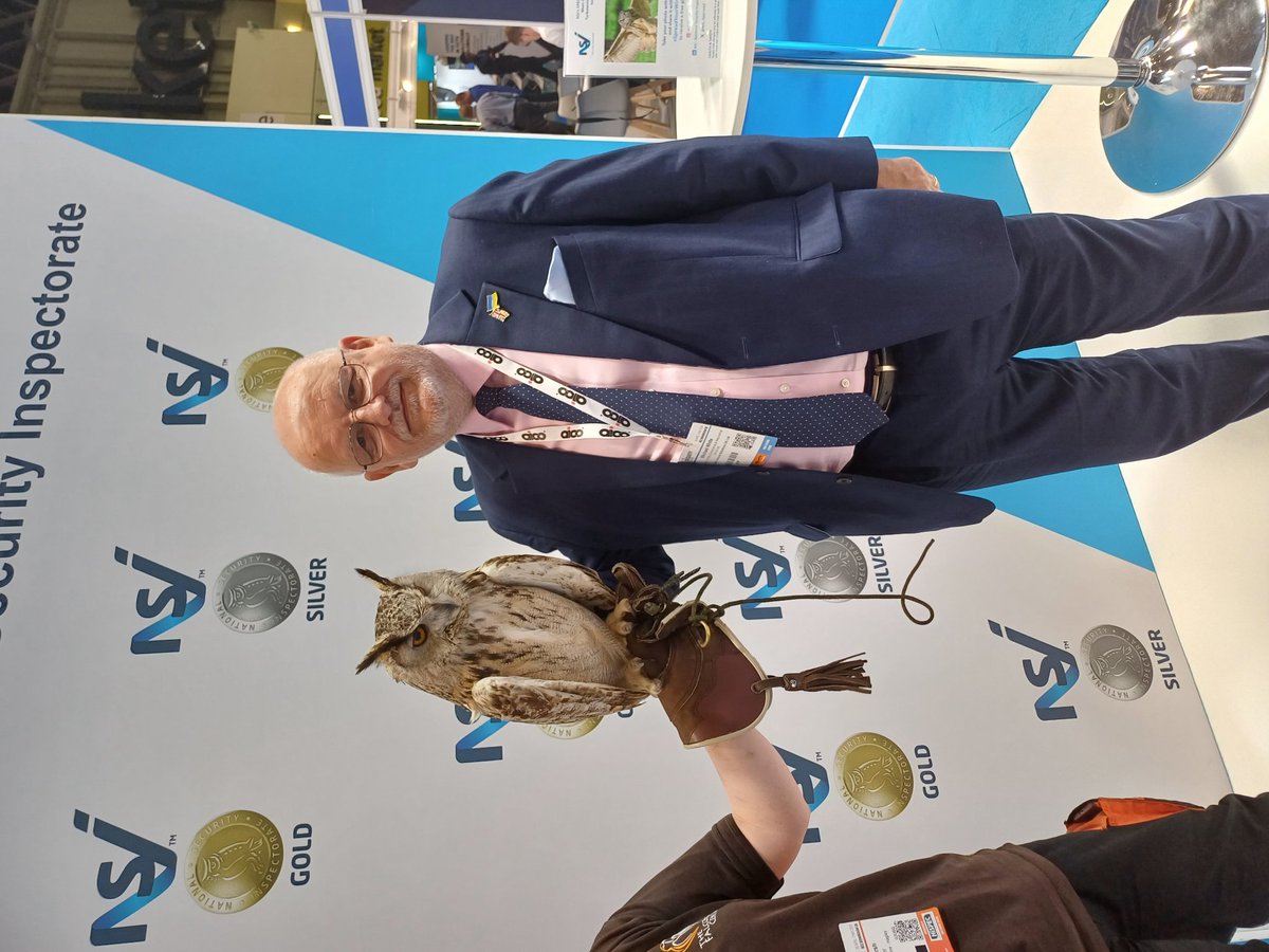 A very wise one (and me!!). Always good to see Cash on the NSI stand. #spreadyourwings @NSI_Approved @SIAQuality @G4SUKI