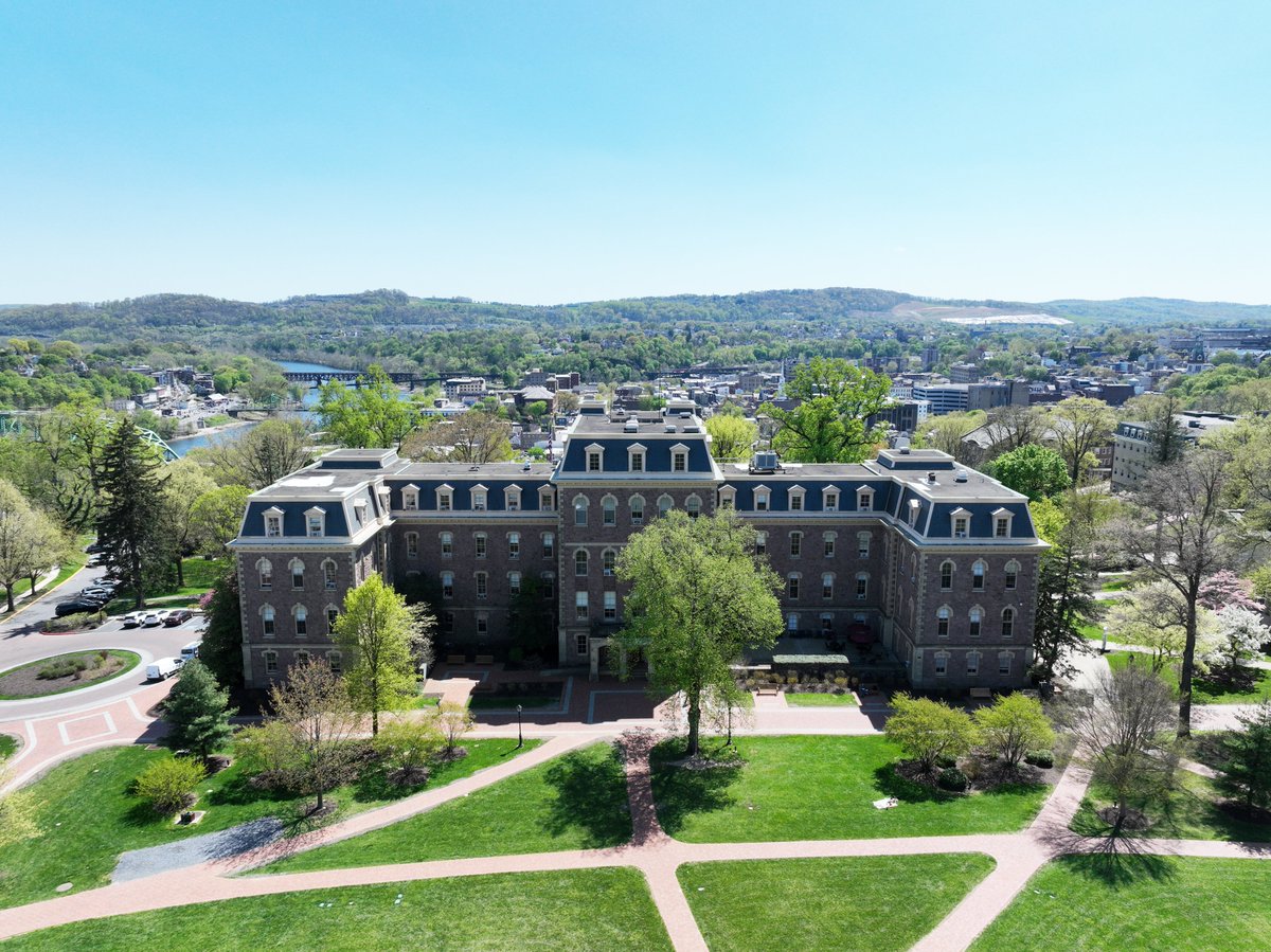 It’s #NationalCollegeDecisionDay! To all our members of Lafayette College’s Class of 2028: Welcome home, Leopards! 🐆🐾 @Laf_Admissions