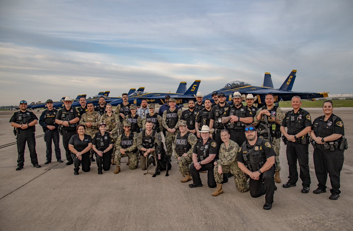 Good morning. Thank you Carl Richards with the @NASFortWorthJRB for sending this photo from the recent air show. Collaboration and teamwork between @WSPDTX and the military base are critical as we work together to ensure both communities are strong and safe. #BlueAngels…
