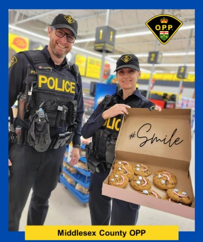 Well this made me #Smile!! #MiddlesexOPP PC's Stout and Scoyne purchased some @TimHortons smile cookies then walked around Glencoe in @SouthwestMiddl1 handing them out to locals. #CommunityEngagement @CountyMiddlesex ^jh