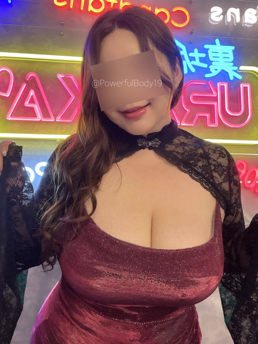 ウエストはコルセットを巻いて腹肉をギュンギュンいじめながらお酒丸呑みしてました https://t.co/BhPALJ2hO6