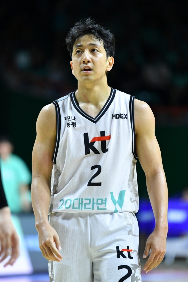 Heo Hoon (37pts) scored 40% of KT's total points (89) tonight. 2⃣🏀🇰🇷