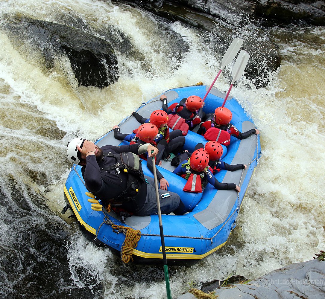 #WednesdayMotivation getting #WeekendReady taking bookings for the #bankholiday #adventure time #WhitewaterRafting #FindYourEpic the #rafting #FUN💪 @WWAct #NorthWales whitewateractive.co.uk 01978 860 763