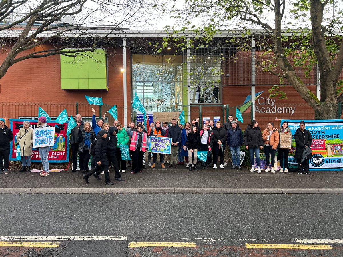 In such an unstable world, solidarity  across borders is not just a choice, but a necessity. 

Proud to spend this May Day morning on the picket line in Bristol as our members here fight for pay parity and improved working conditions. 

This is how we make change. 

Build our