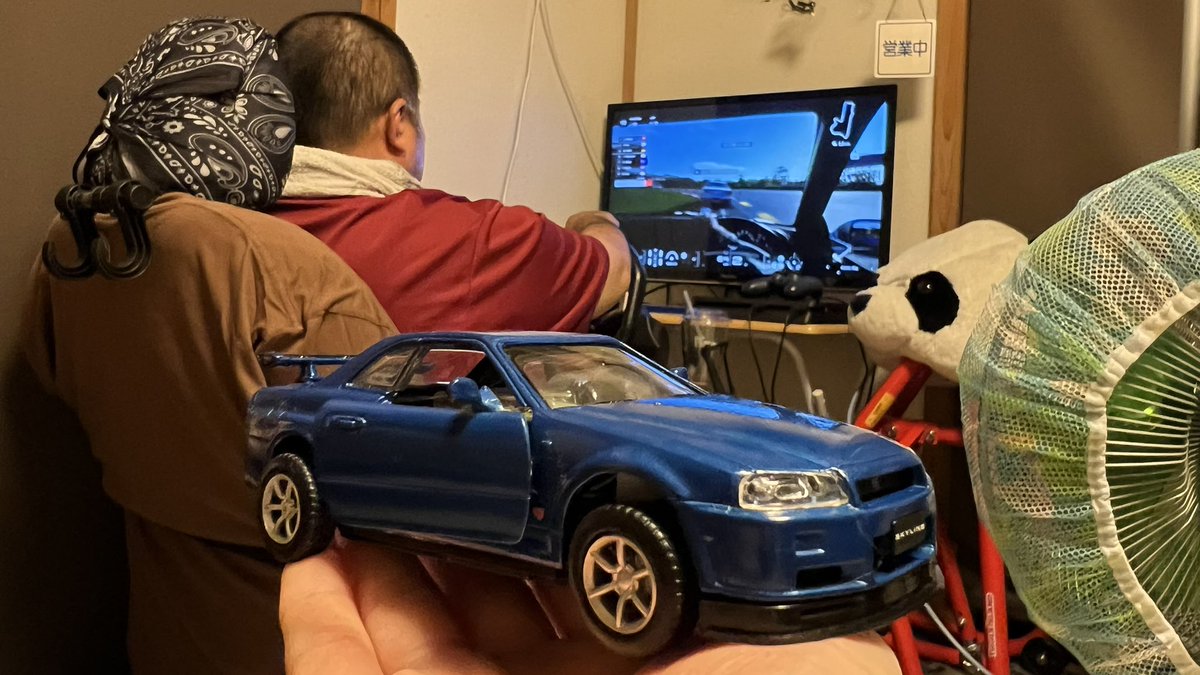 R32を運転してるダンナを見ながらR34を洗車する私🧽
なんだこの状況( ´ﾟ艸ﾟ)∵ﾌﾞｯww