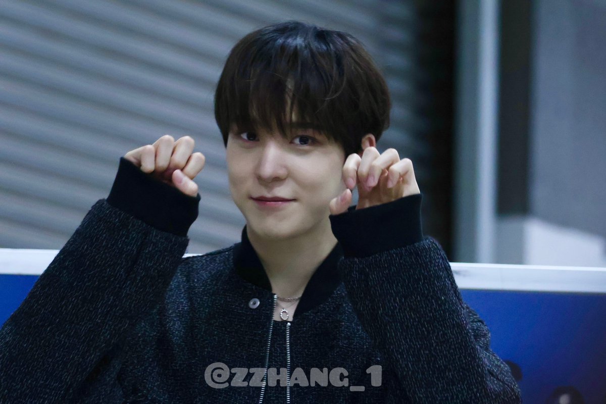 zzhang_1's tweet photo. 240501 プレミアム団体サイン会

ฅᐡ•ﻌ•ᐡฅ

#에이티즈 #ATEEZ #윤호 #YUNHO https://t.co/E7XbdzpDlt