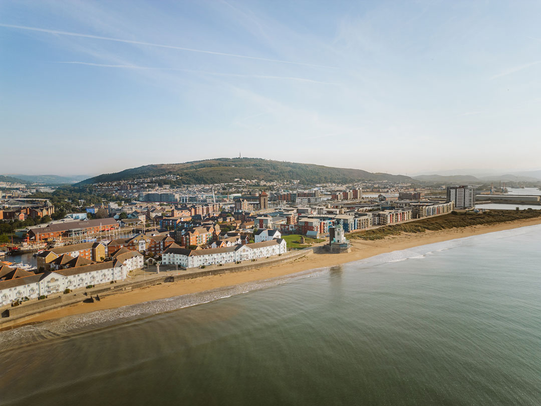 Considering a quick getaway for the May Day weekend? Make Swansea Bay your #HappyPlace. Find inspiration here: loom.ly/n1IFoHs