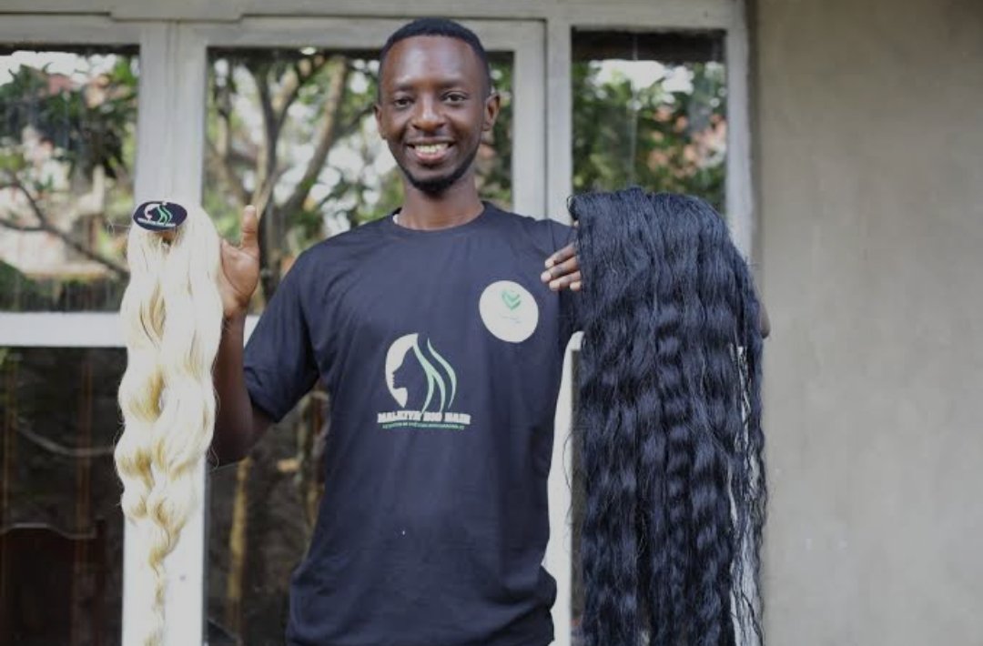 Serge Bashonga (Goma) 🇨🇩 étudiant en Biologie végétale, a inventé des mèches biodégradables à base des fibres des bananiers. 
Dans le but de promouvoir la protection de l'environnement.
🇨🇩🔥💪🔥✍️🔥🥰