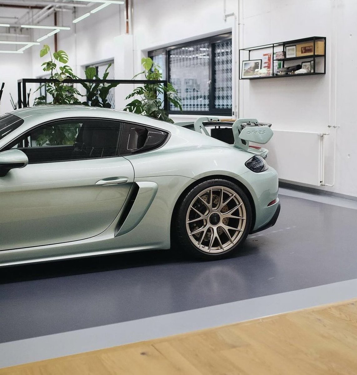 Paint-to-Sample Ice Green Metallic Cayman GT4 RS