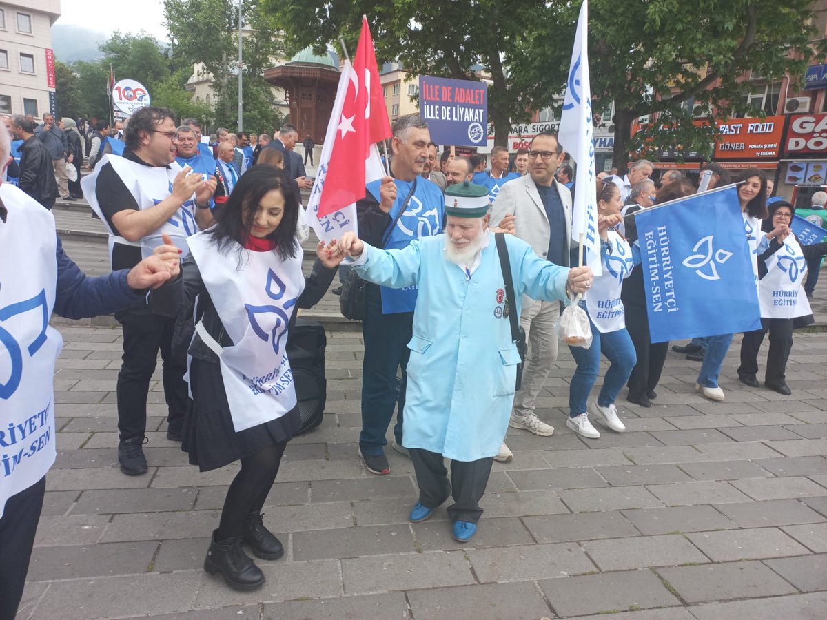 HÜR-SEN KONFEDERASYONU OLARAK 1 MAYIS’I BURSA’DA ŞEHREKÜSTÜ MEYDANI’NDA KUTLADIK! YAŞASIN 1 MAYIS! YAŞASIN EMEK MÜCADELEMİZ! #1MAYIS #1mayısemekvedayanışmagünü