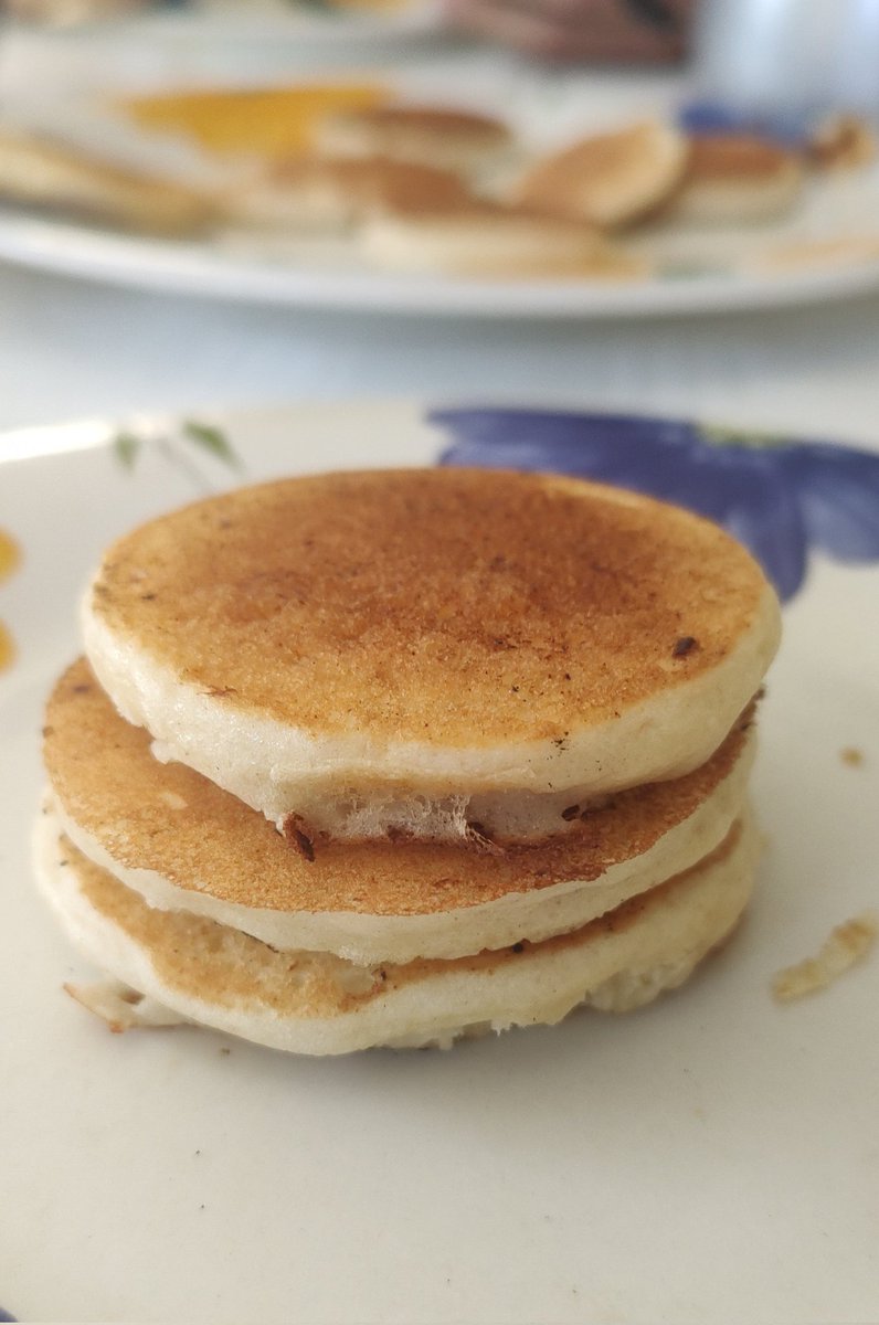 Fiz panquequinhas 🥞 Pena que esqueci o maple syrup (que está na geladeira de casa desde 2012 q)