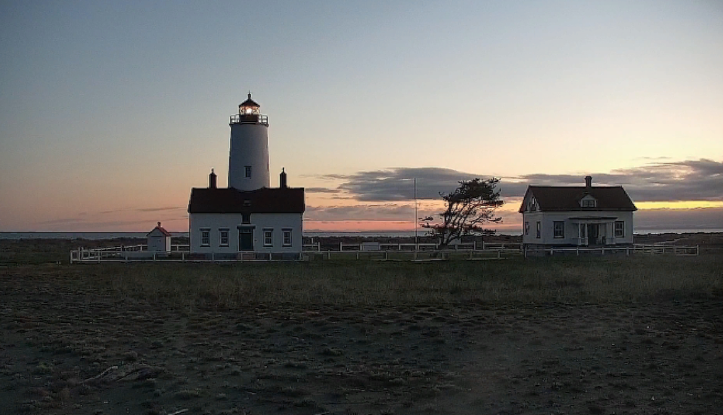 A beautiful start to Wednesday at the Dungeness Lighthouse right now. Sunshine is on the way for most of today. #komonews