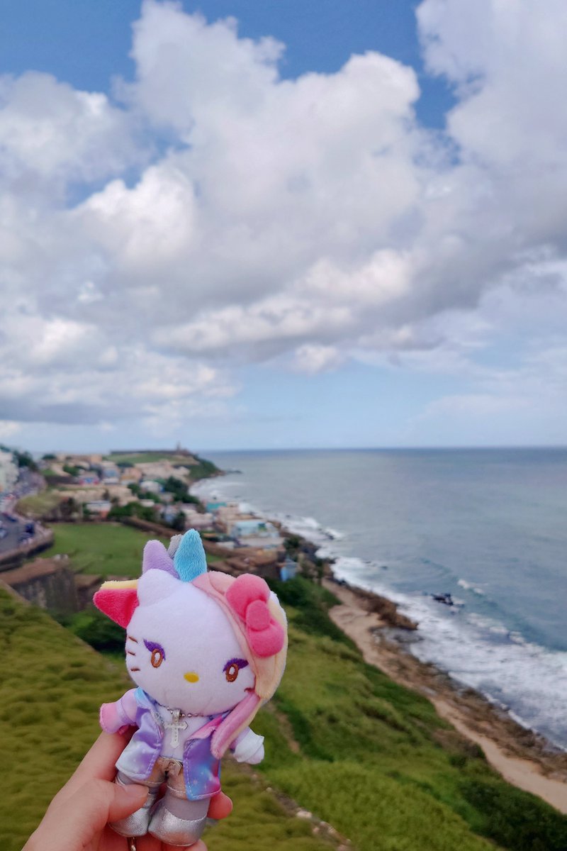 I love traveling with #yoshikitty 
Enjoy the nature and relax, always feel healing.

Hope #YOSHIKI takes time to relax himself in the nature once a while.💚
#GetWellSoon ✨

Let's vote for yoshikitty!🌹
ranking.sanrio.co.jp/en/characters/…

#サンリオキャラクター大賞 
#SanrioCharacterRanking