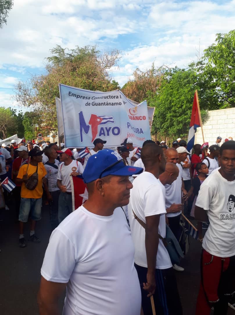 #1DeMayo los constructores guantanameros junto al pueblo para celebrar este importante día. #DiaDelTrabajador #PorCubaJuntosCreamos #RevoluciónesConstruir @GuancoEmpresa @CubaCubacons @CubaMicons @yoeaberob1