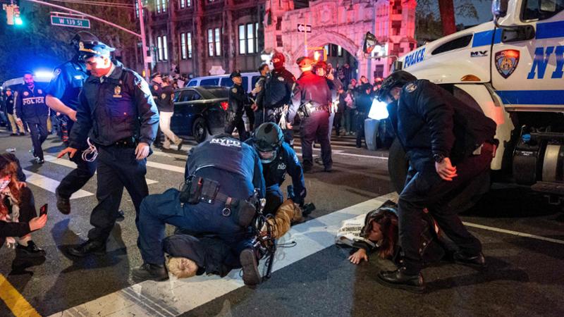 Lo sgombero da parte della polizia degli studenti alla #ColumbiaUniversity anticipa e prepara, dopo 35.000 #palestinesi uccisi, l'attacco finale dell'esercito israeliano a #Rafah. La violenza estrema non ammette critiche