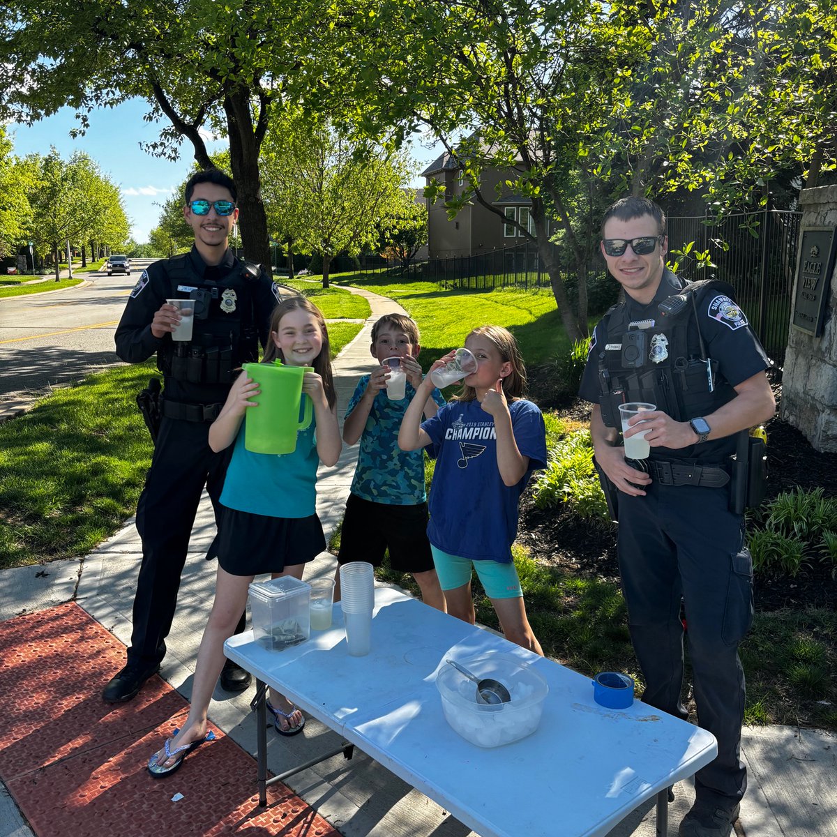 When our officers can, they enjoy a quick visit to local kids' lemonade stands to show support for our young neighbors. Officers De Leon and Thomas say their cups of lemonade from this stand near 57th and Clear Creek Parkway were 10/10!
