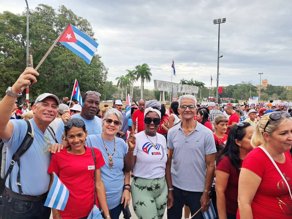 Presente la ORSA Holguin en el desfile por el 1ro de Mayo
#CubaViveYTrabaja 
#Viva1roMayo