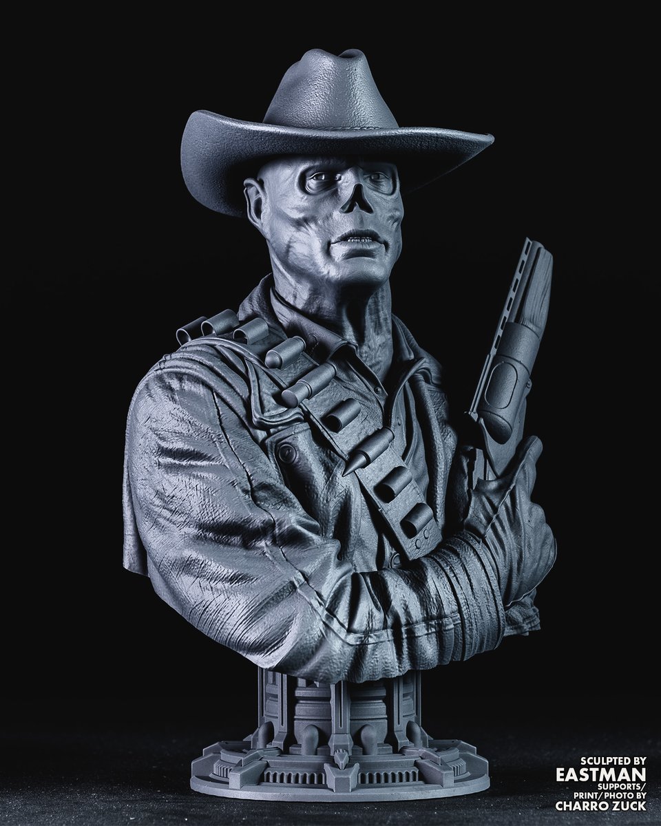 "War. War never changes." Sculpted by me in #zbrush. 3D print and photo by <a href="/CharroZuck/">charro zuck</a> (and overly adjusted constrast by me 😅)