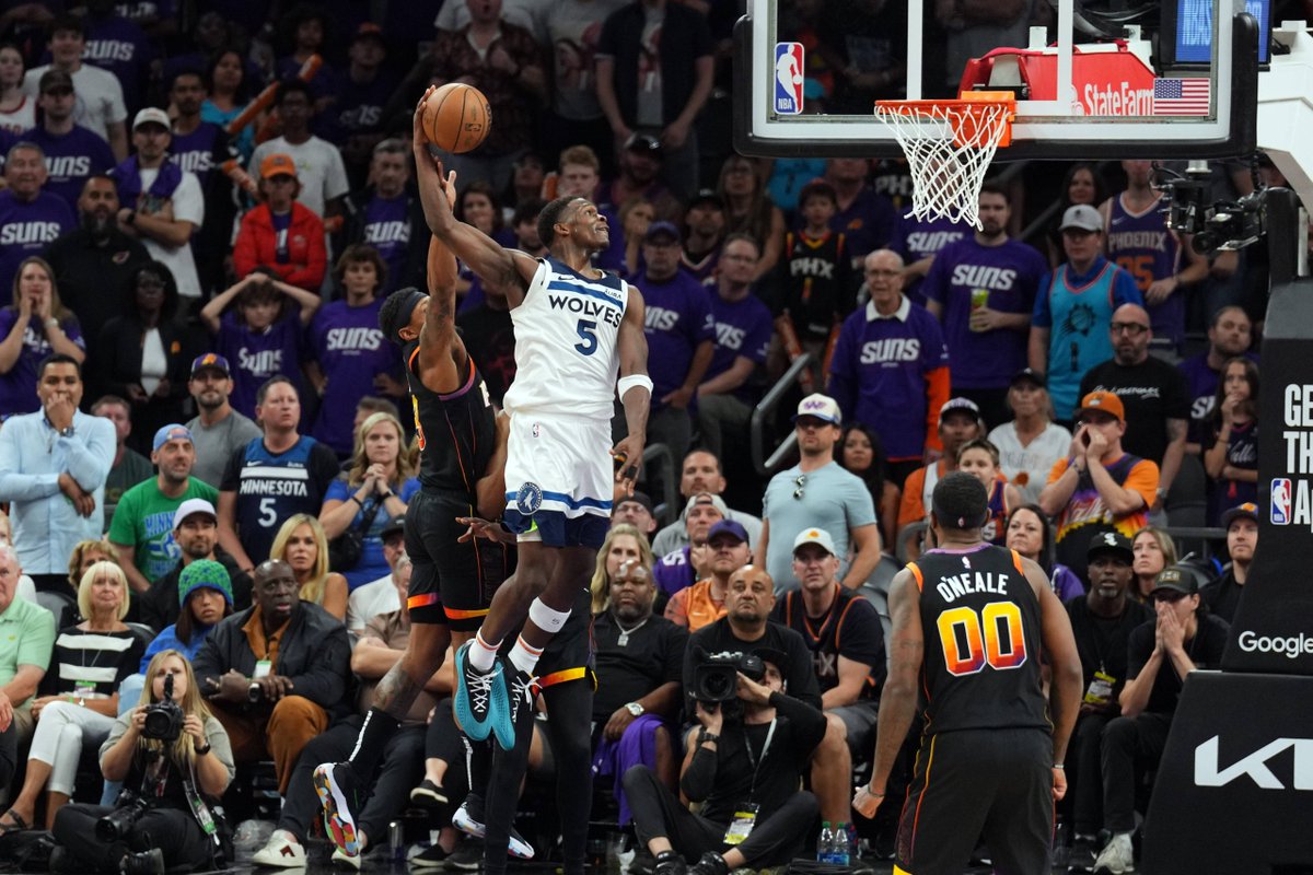 awfulannouncing's tweet photo. Is the NBA facing a ratings disaster or a golden opportunity? https://t.co/ys0hspp4yf https://t.co/yk3pD16rYx