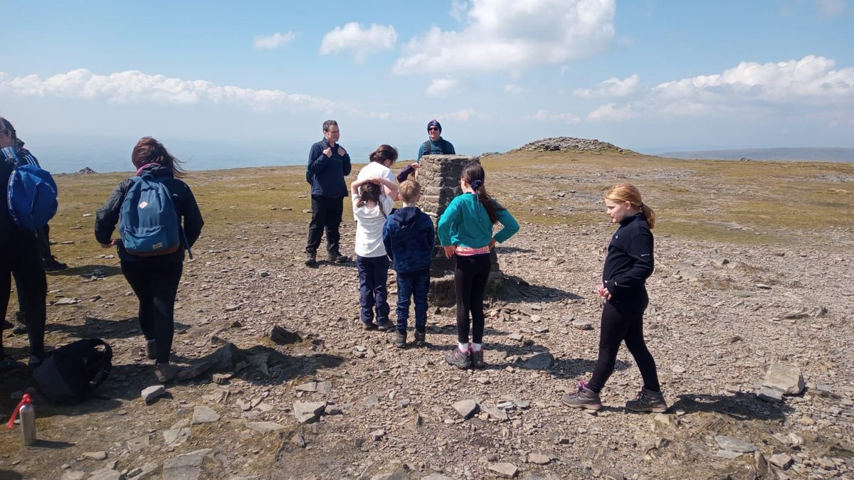 We made it to the top! Look at those views! We love Ingleborough 🏔️