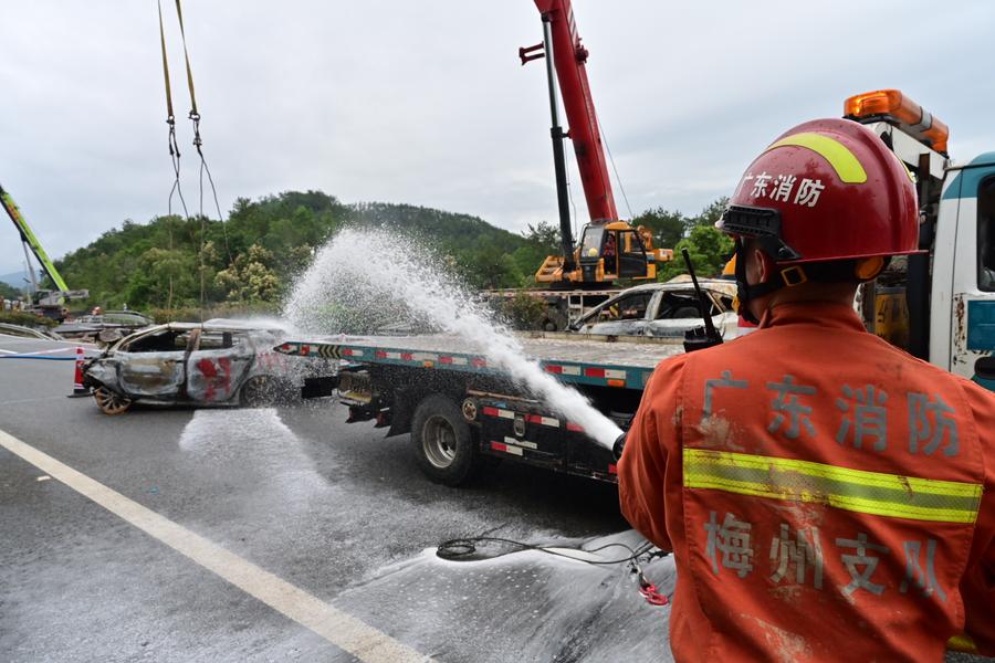 Sobe para 24 número de mortos após demoronamento rodoviário em Guangdong, no sul da China. portuguese.xinhuanet.com/20240501/7f90d…