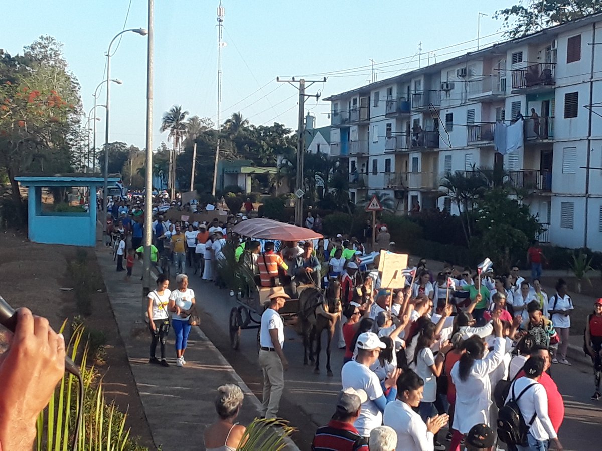 Multitudinario desfile por el #1Mayo2024 en el municipio Venezuela #CubaViveEnHistoria #JuntosSomosMásFuertes Los #GuerrerosDelAlba Presentes. #YoSigoAMiPresidene