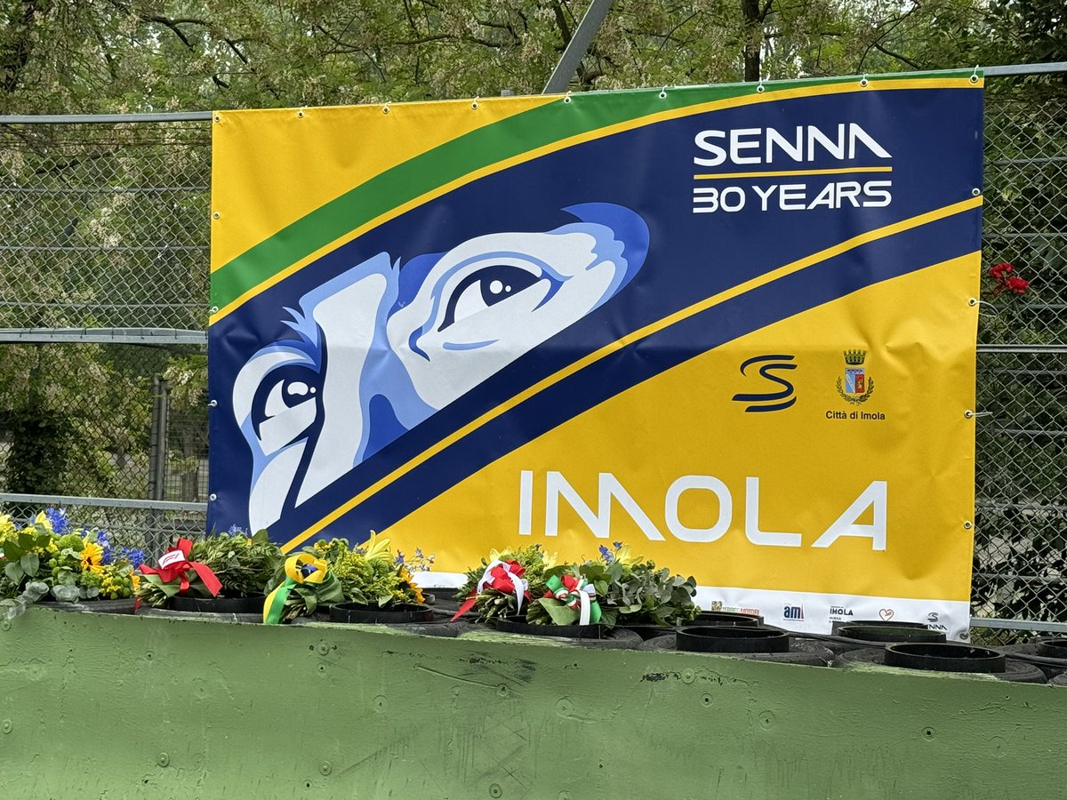 Durante il minuto di silenzio, oggi qui a Imola hanno iniziato a cadere le prime gocce di pioggia. 😢

#Senna30