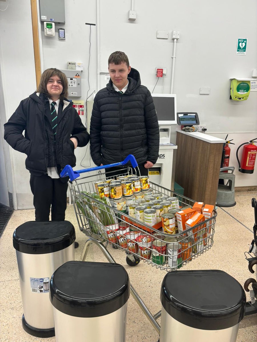 Abbot Beyne students Konrad B and Matty G have received donations from Michelle from Burton Tesco, a great contribution for our school community hub @Tesco  @abbotbeyne
@OnwardTogether