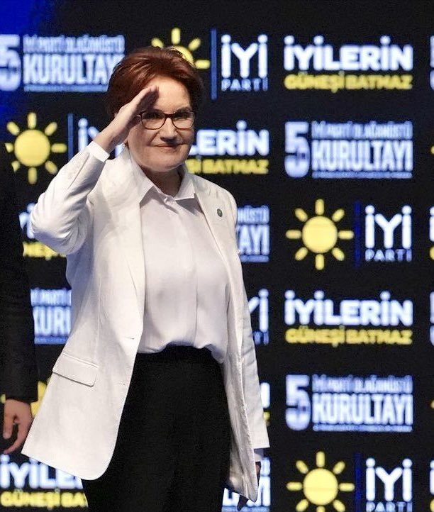 Sayın Meral Akşener, Türk milletinin ateşten bir çemberden geçtiği, siyaset yapmanın değil söz söylemenin bile çok zor olduğu bir dönemde Cesurlar Hareketinin liderliğini üstlenmiş aziz milletimize can suyu olmuştur. 

Çalışkanlığı, azmi, cesareti, fedakarlığıyla Türk milletine…