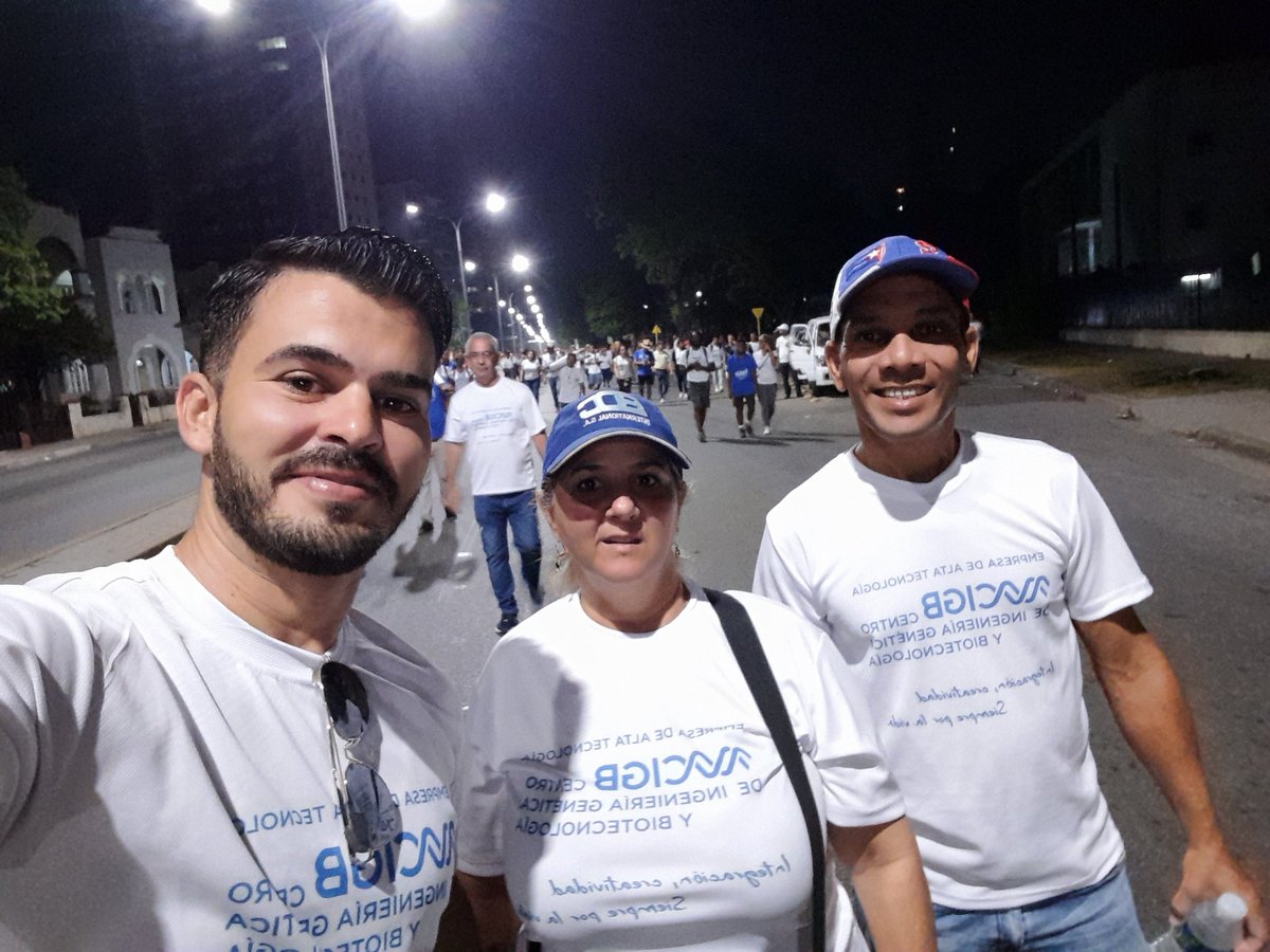 CIGBCuba's tweet photo. Desde temprano en la madrugada y antes del amanecer, trabajadores del @CIGBCuba y el pueblo de Cuba se concentra en calles, plazas, avenidas, parques, para celebrar la fiesta del proletariado mundial. #PorCubaJuntosCreamos https://t.co/JmcvmJXe2Z