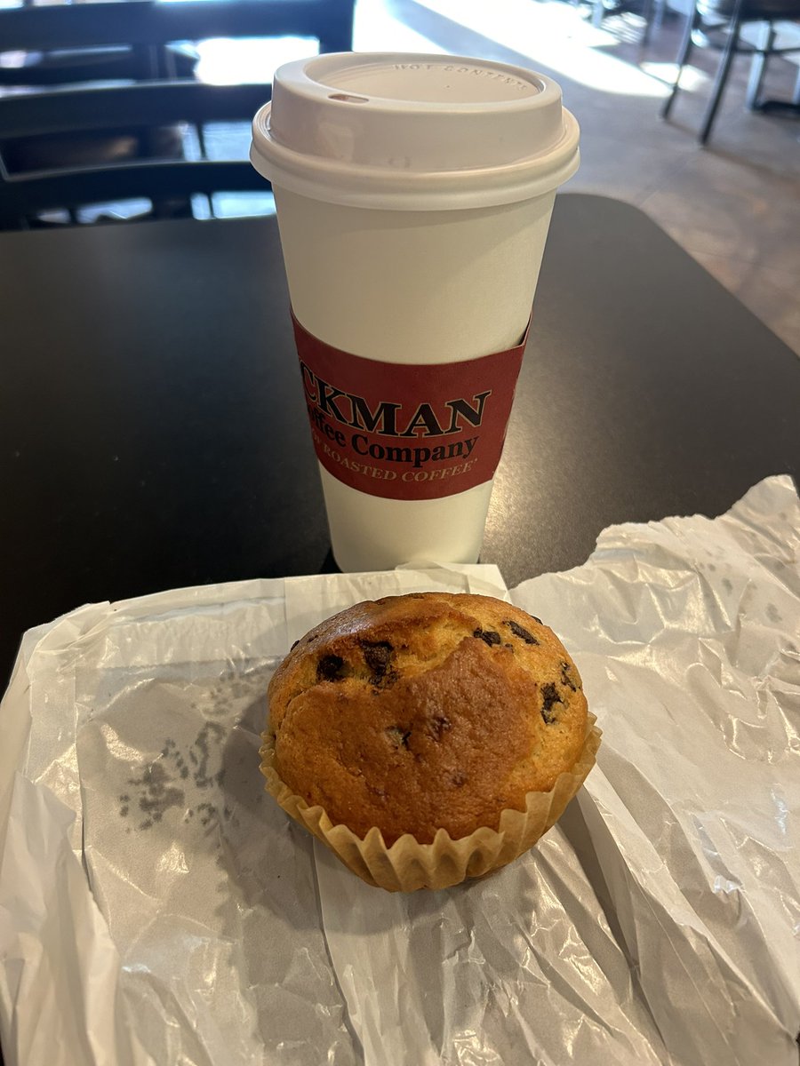 First of the month? Lets kick it off in nanner chocolate chip muffin form . #cincyeats #eatcincy #cincyvibes #Wednesdayvibes