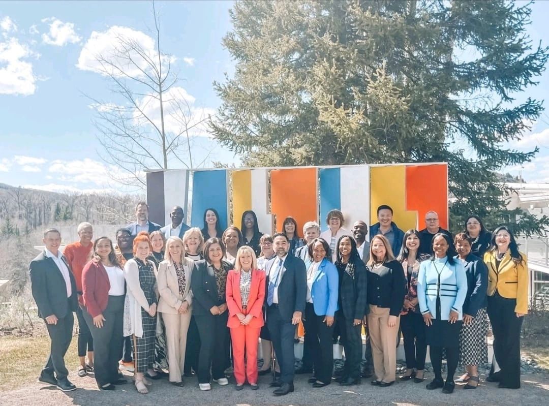 Last week Cohort 8 of our Rising Presidents Fellowship met for their final residential session in Aspen, CO! 🏔️ We look forward to seeing how this amazing group of fellows impact #highered. Learn more about the Rising Presidents Fellowship: highered.aspeninstitute.org/risingpresiden…