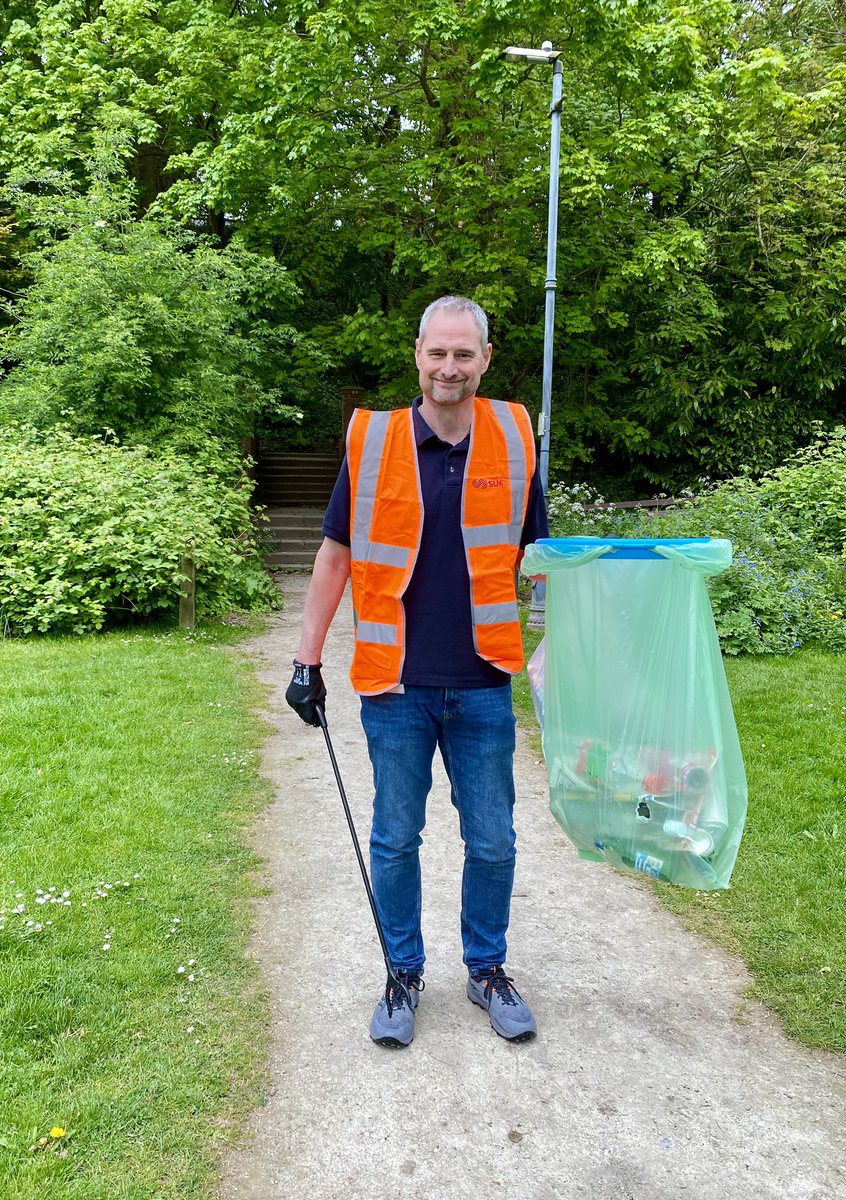 Spent the day in Maidenhead with the @suezUK management team for our monthly strategy and performance meeting which gave us the chance at lunchtime to get out in the local parks to do a #litterpick with some of the local team! Here’s @stuhhigh_suezUK  #makingithappen  #recycling