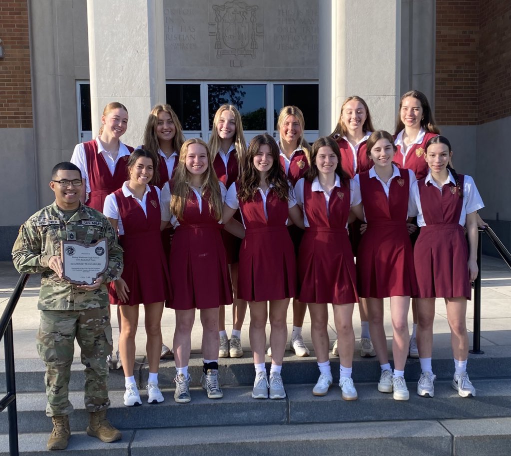 Today we were presented with the Academic Team Award for being one of the top 5 academic teams in the state of Ohio! Thank you SFC Hightower @OHNationalGuard @ohioBKcoaches @BWHS_Athletics