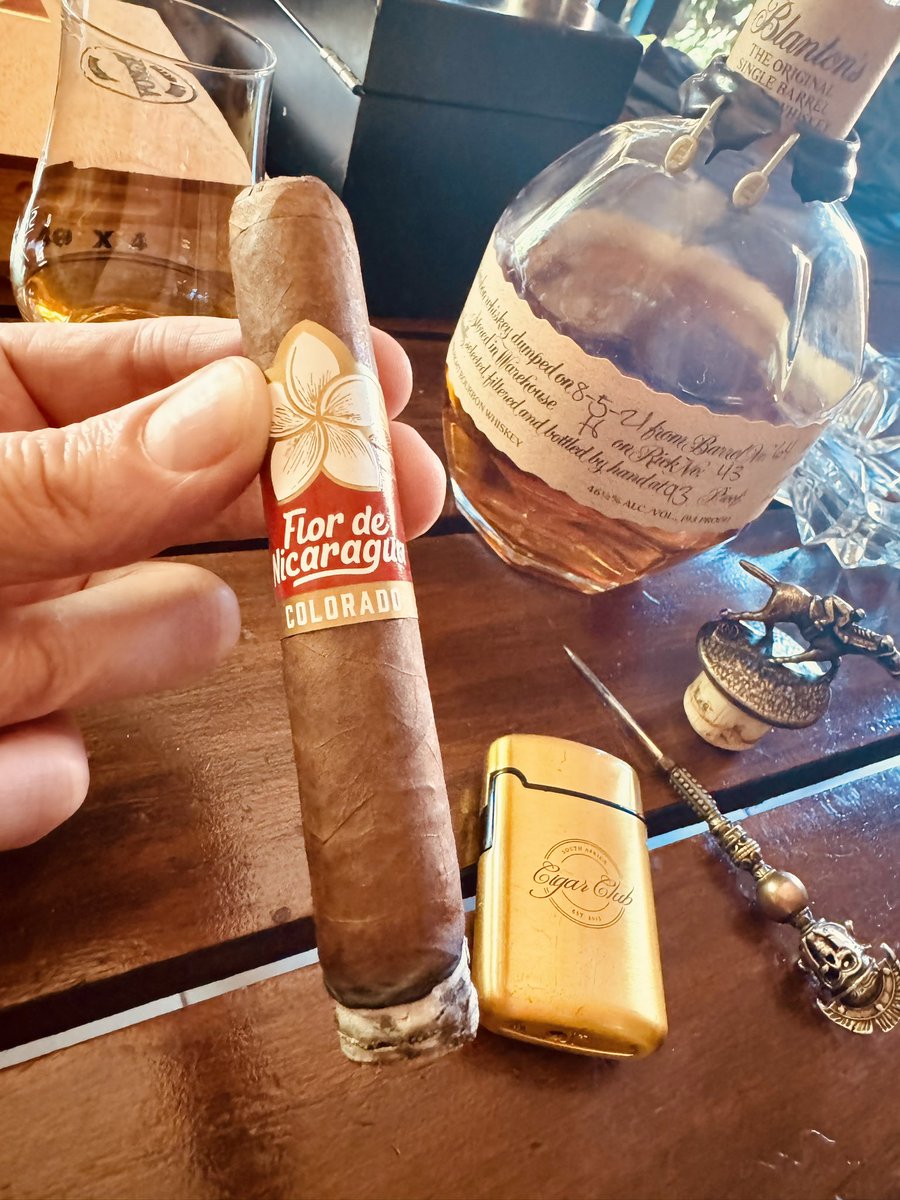 JDM Flor De Nicaragua Robusto & Blantons Bourbon @joyacigars @Cigar_Club_sa @BlantonsBourbon @MAbrams_BB @JacquiG17406236 #Cigars #Whiskey #POTL