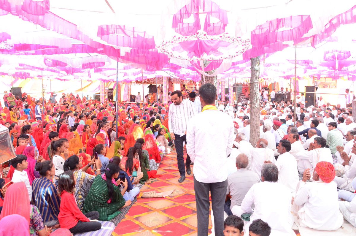 नागौर संसदीय क्षेत्र की जायल विधानसभा में स्थित ग्राम पंचायत श्यामसर के ग्राम सियागाे की ढाणी (करमाणा), गोरेरा में आयोजित श्रीमद भागवत महापुराण कथा में भाग लिया !