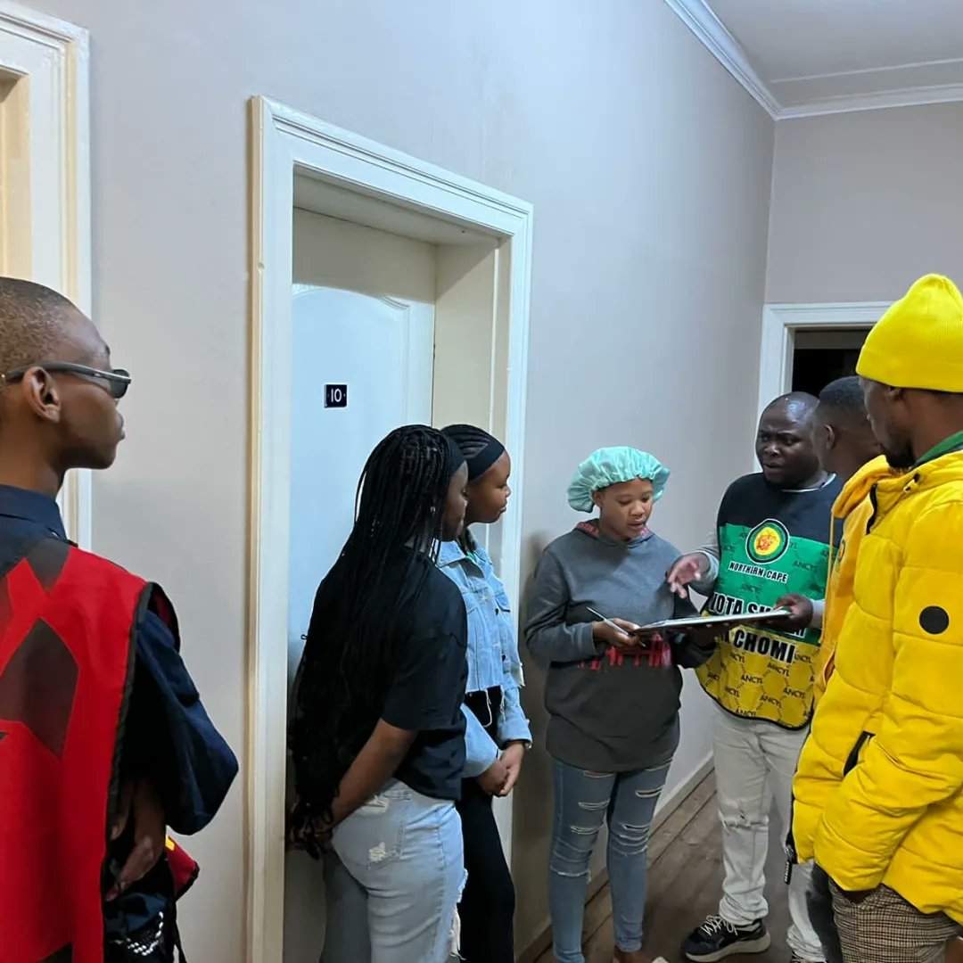 ancyl_ncape's tweet photo. Cde Erald Cloete, ANCYL Provincial Deputy Secretary, joined by PEC members Cde Nkosana Jack, Cde Selbi September, and Cde Mpendulo Sinqelwana, engaged in intensive voter contact at Okiep Campus.
#VoteANC2024
#LetsDoMoreTogether
#IAmANC
#ANCYLatWork
#MyANC
#ANCYL_NCAPE https://t.co/yCmEsm6TMQ