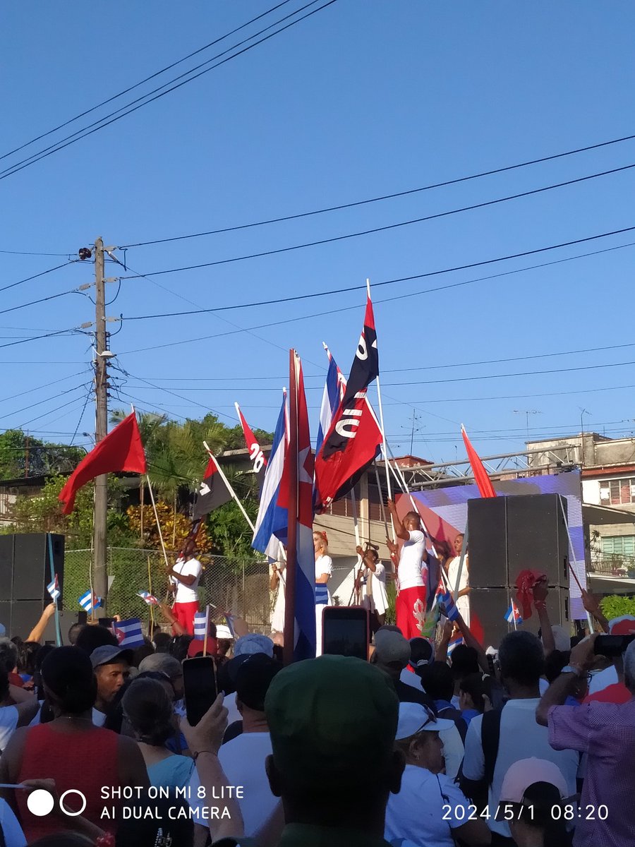 Así amaneció la Plaza Roja del municipio 10 de Octubre, para celebrar con alegría y en paz, otro #1deMayo2024 #PorCubaJuntosCreamos #QbaD❤