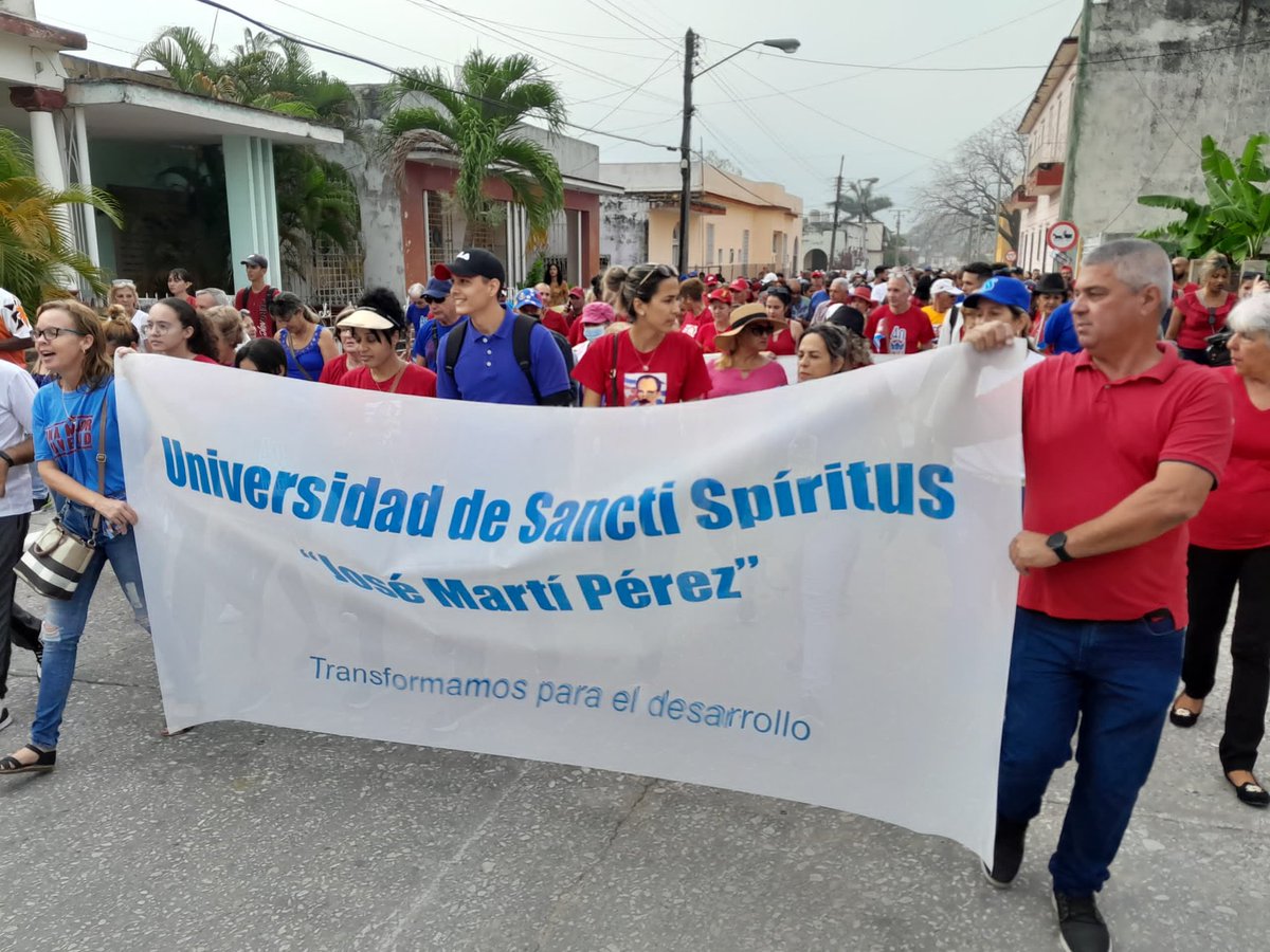 La Uniss presente este 1ro de Mayo. #PorCubaJuntosCreamos #UnidosXCuba #SanctiSpíritusEnMarcha