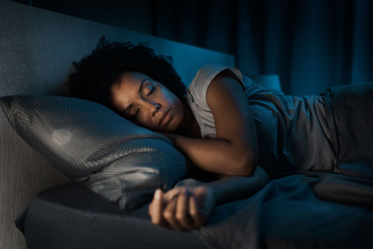Here's a #WellnessWednesday tip for sleep. In our digital world, screens, devices & appliances w/lights can affect quality of sleep. Michelle Garrison, @PurduePubhealth prof, said leaving your TV on while snoozing will increase chances of restless sleep. purdue.edu/hhs/news/2024/…