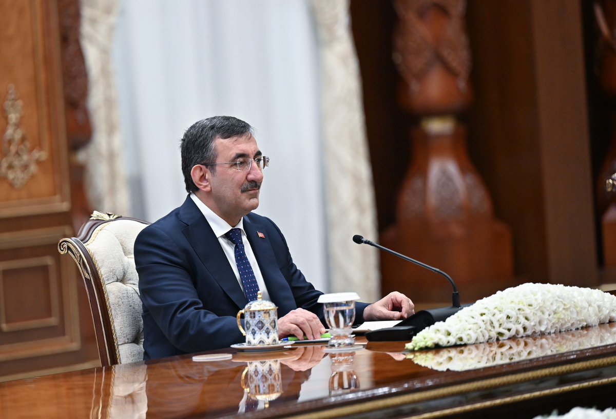 Yarın katılacağımız Üçüncü Uluslararası Taşkent Yatırım Forumu öncesinde Özbekistan Cumhurbaşkanı Sayın Şevket Mirziyoyev ile Cumhurbaşkanlığı Ofisi’nde görüşme imkânı bulduk. Sayın Mirziyoyev ile görüşmemizde, ülkelerimiz arasındaki mevcut iş birliğimizi ve yeni yatırım…