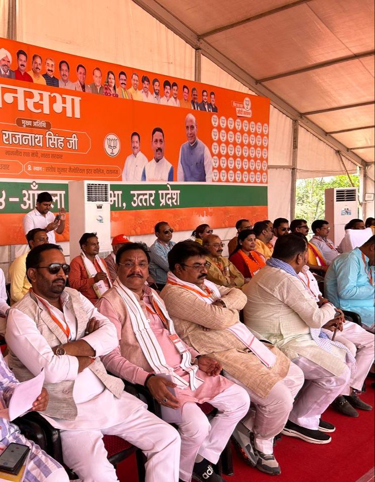 dkshakyabudaun's tweet image. मोदी की गारंटी, जन-जन का विश्वास
होगा 400 पार रचेंगे नया इतिहास✌️
      आज आँवला लोकसभा के दातागंज विधानसभा में माननीय रक्षा मंत्री श्री राजनाथ सिंह जी की विशाल जनसभा में भारी संख्या में देवतुल्य जनता को संबोधित किया
#116शेखुपुर_विधानसभा 
#DurvijaySinghShakya 
#DharmendraKashyap