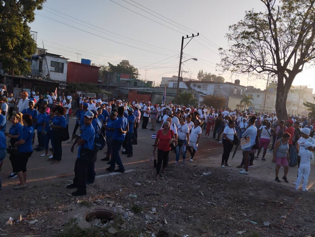 Desde distintos puntos de encuentros, alzaron su voz en celebración por el #1Mayo, los trabajadores #Dvpe, con disciplina, entrega y compromiso. #Cuba #PorCubaJuntosCreamos