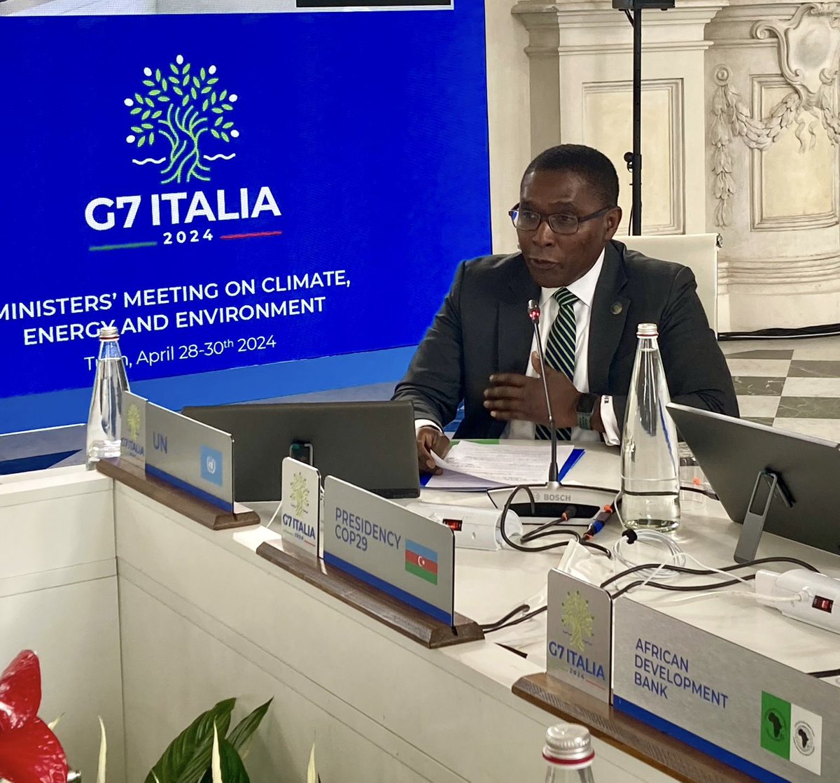 As we race towards #netzero, it's worth noting that not every country starts from the same point. At the #G7Italy meeting, I called for solidarity & leadership in 4 areas: ✅ Implement 1.5°C-consistent climate plans, including credible timelines for phasing out all fossil fuels;